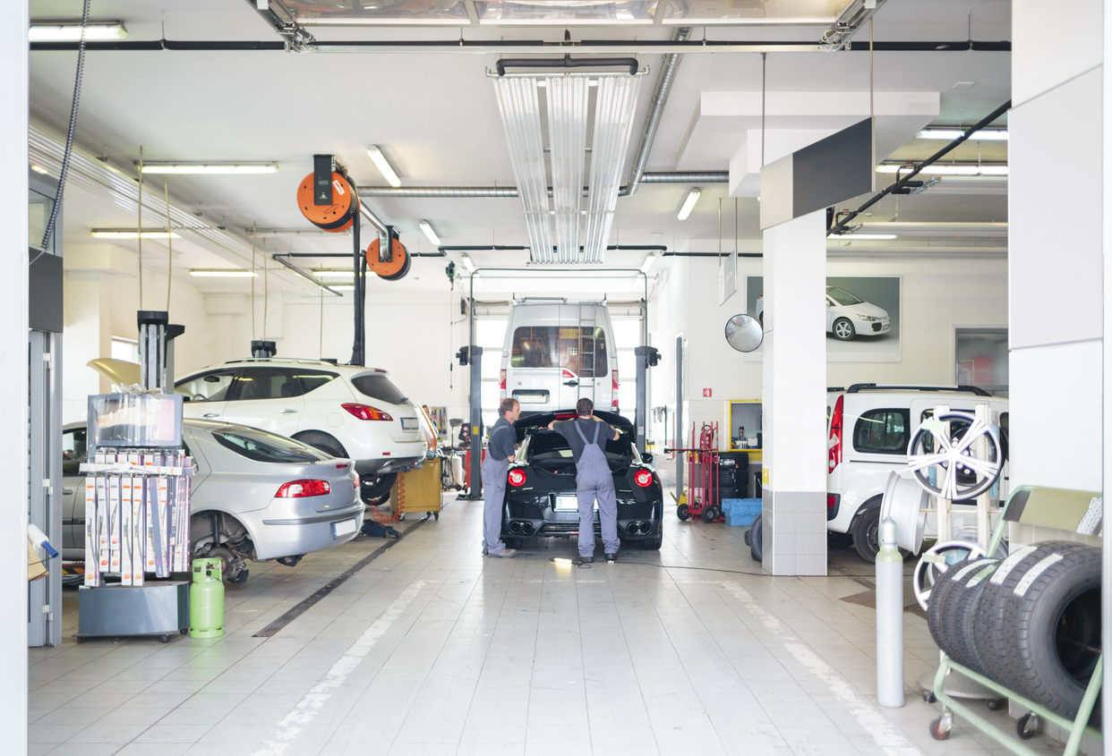 How to balance workshop utilization with the right number of waiting customers